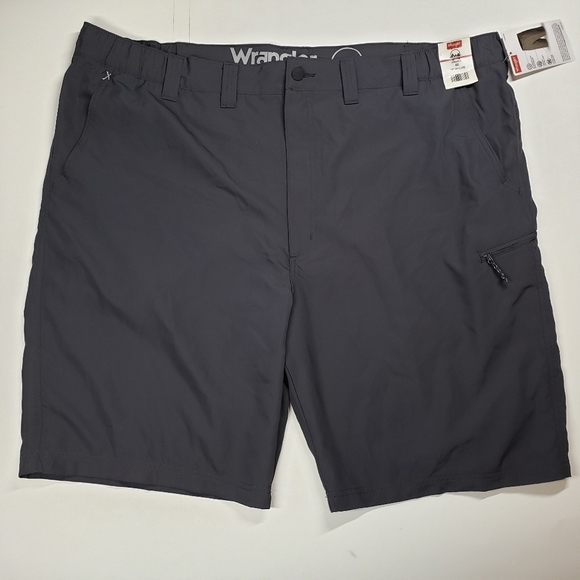 Wrangler Relaxed Fit Utility Shorts Size 46 NEW - Picture 1 of 9